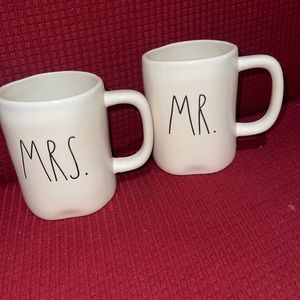 Rae Dunn Mr&Mrs mugs set